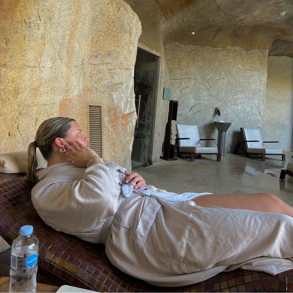 Meet your Posher, Taylor - Picture 2 of 6